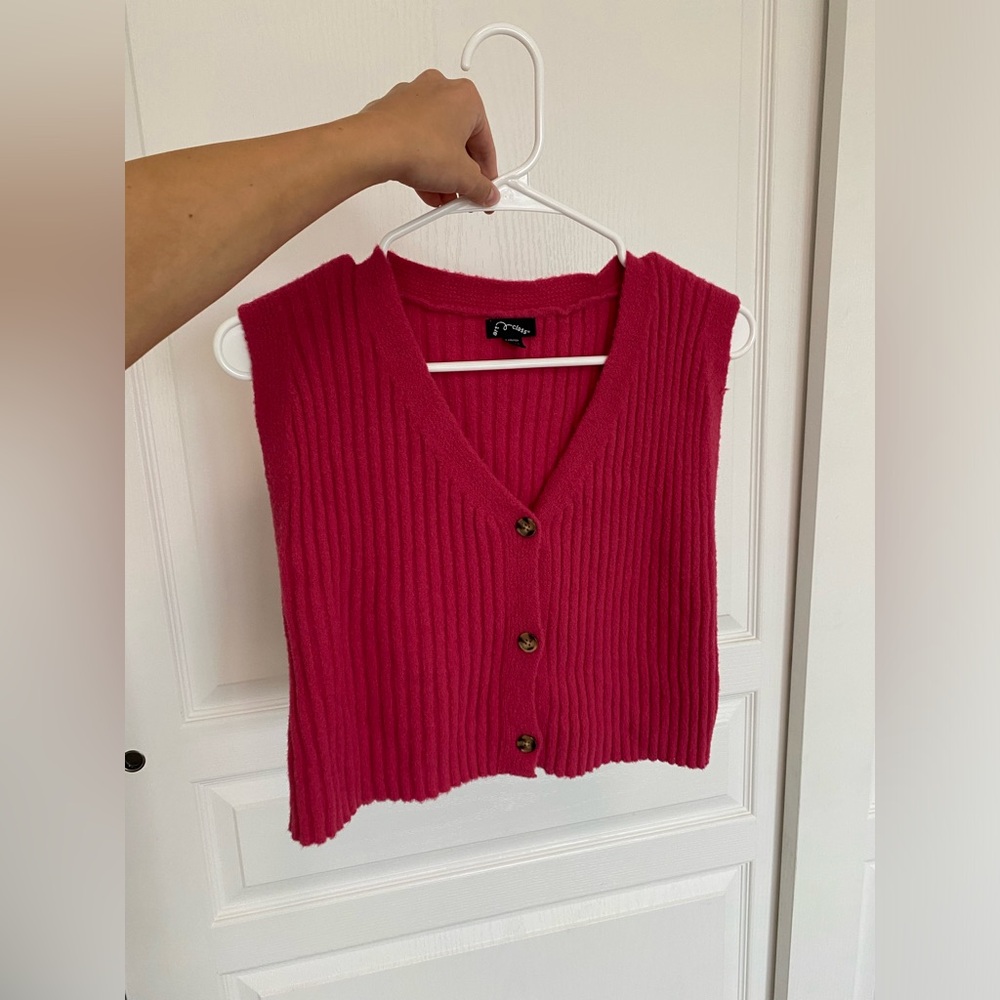 super cute maroon and pink vest!